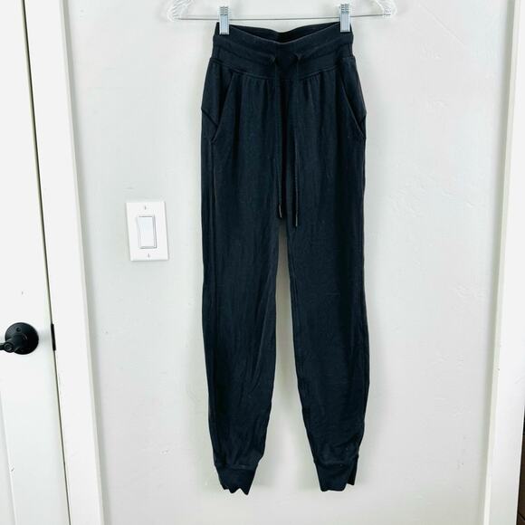 Lululemon Black scuba joggers black work out active daily woman’s 0 - Picture 1 of 12